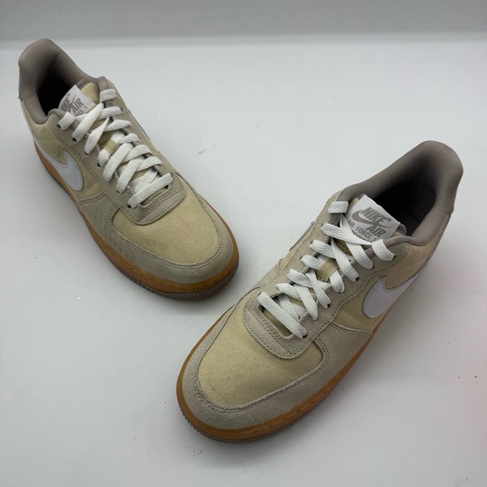 Nike WMNS Air Force 1 '07 Light Khaki Gum Yellow Sneakers